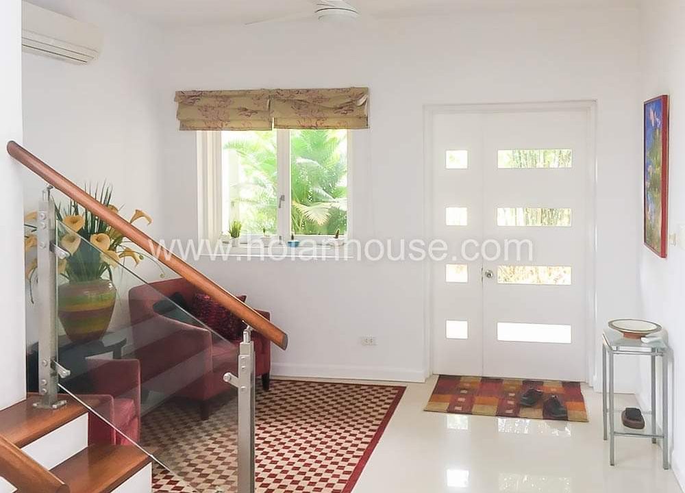 8B5792D4-3421-4203-BFEE-701DBA088754