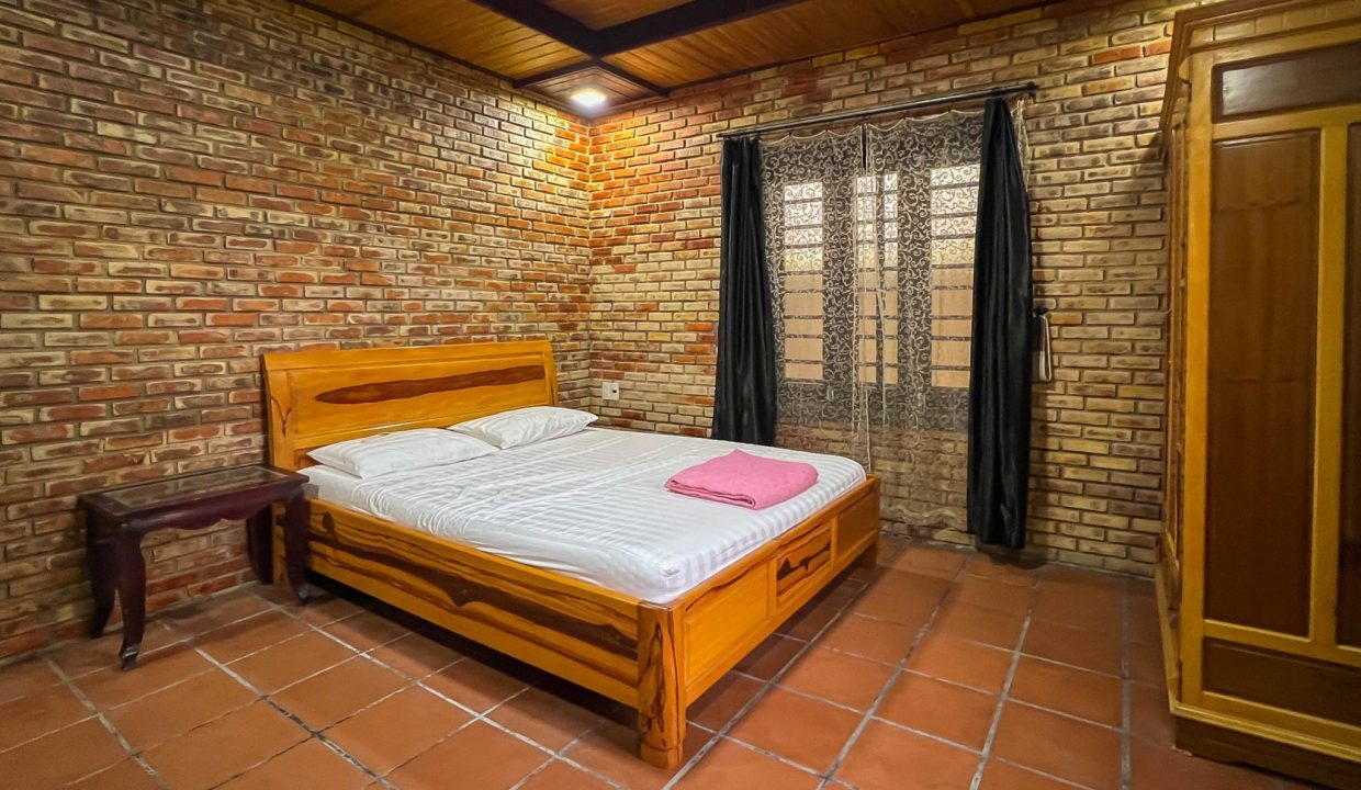 Traditional Wooden House With A Beautiful Garden For Rent In Hoi An.(hah668)