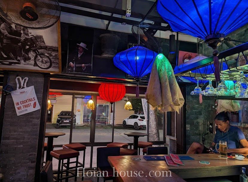 Premises For Rent Is Right In The Heart Of Hoi An's Ancient Town. ( 27 Million Vnd/month ) (hah670)